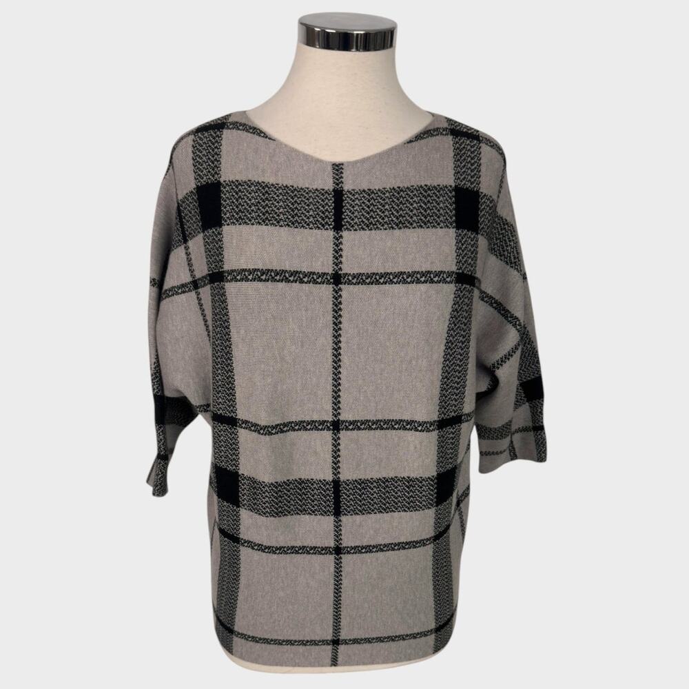 Adrienne Vittadini Medium Gray Black Plaid Knit Top Scoop Neck Short Sleeve NEW